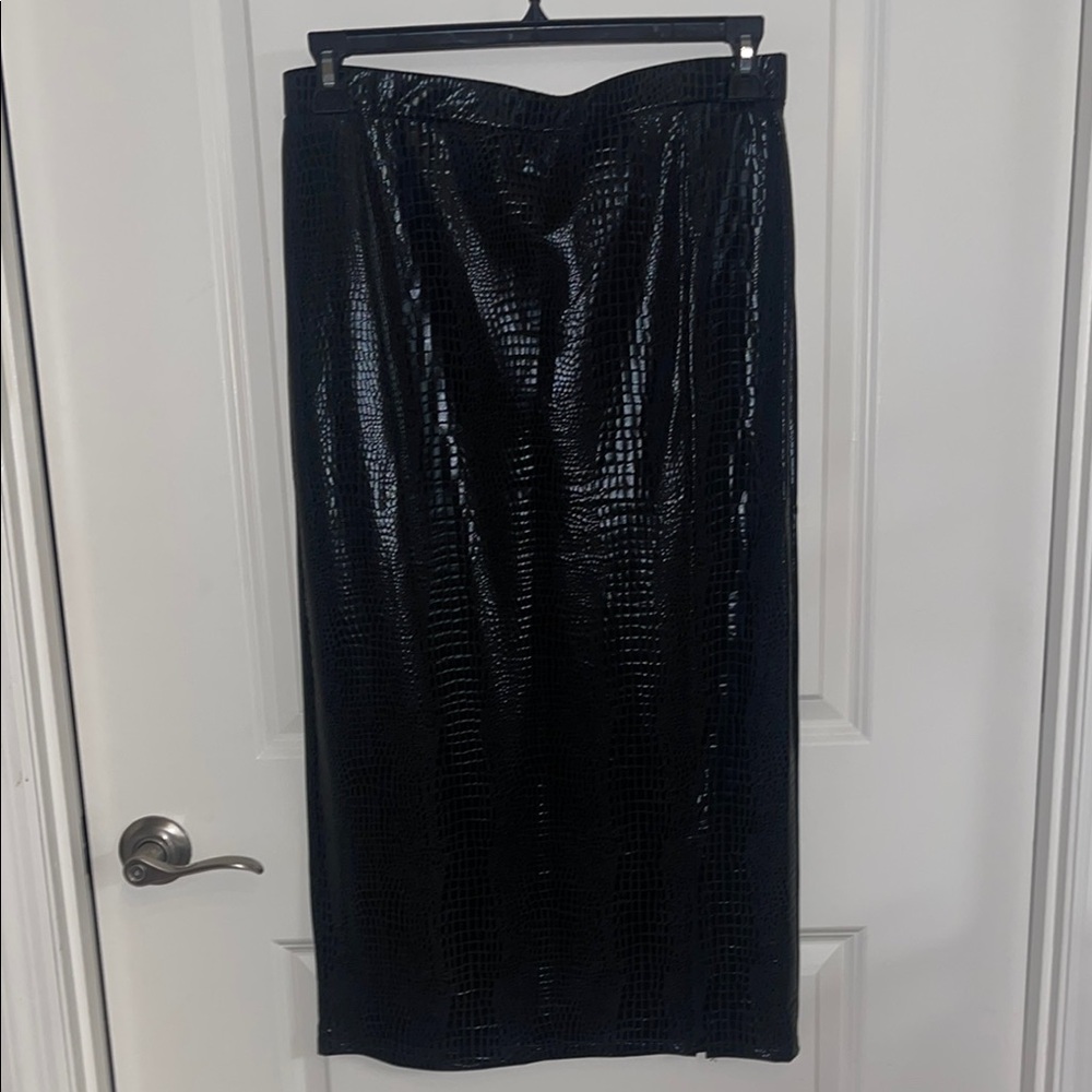 Elegant Black Croc-Embossed Skirt